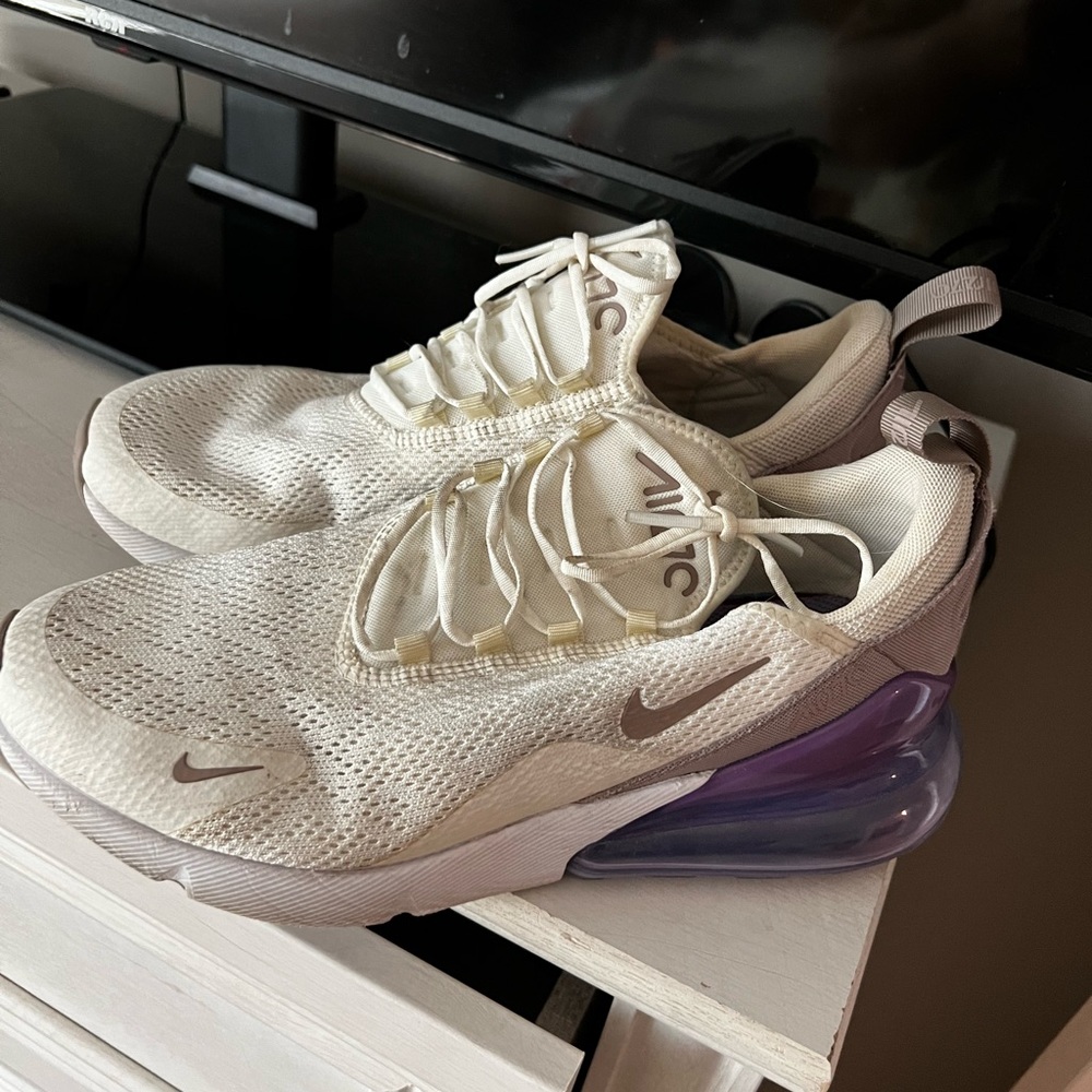 Womens Nike tennis shoes